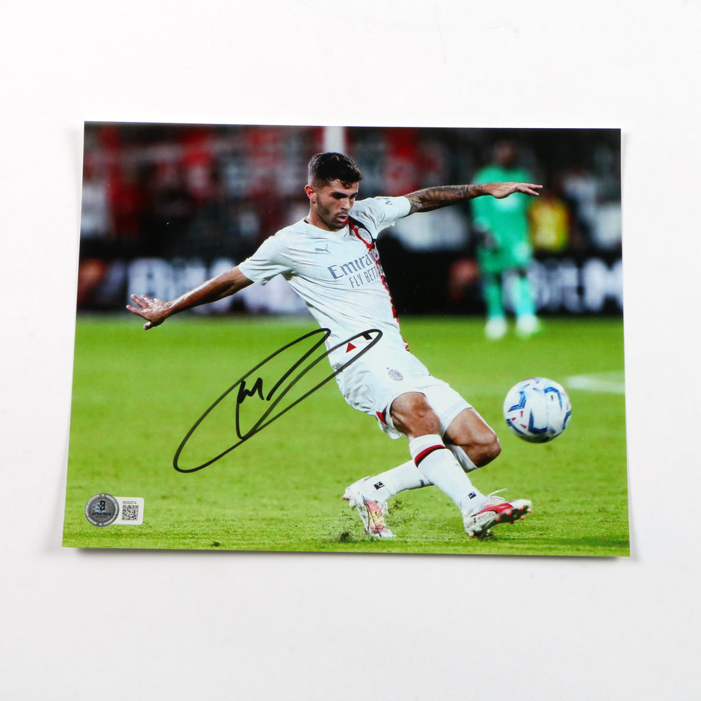 Christian Pulisic Signed Photograph 8x10 - Beckett COA