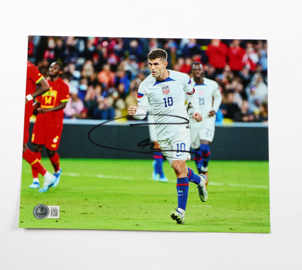 Christian Pulisic Signed Photograph 8x10 - Beckett COA